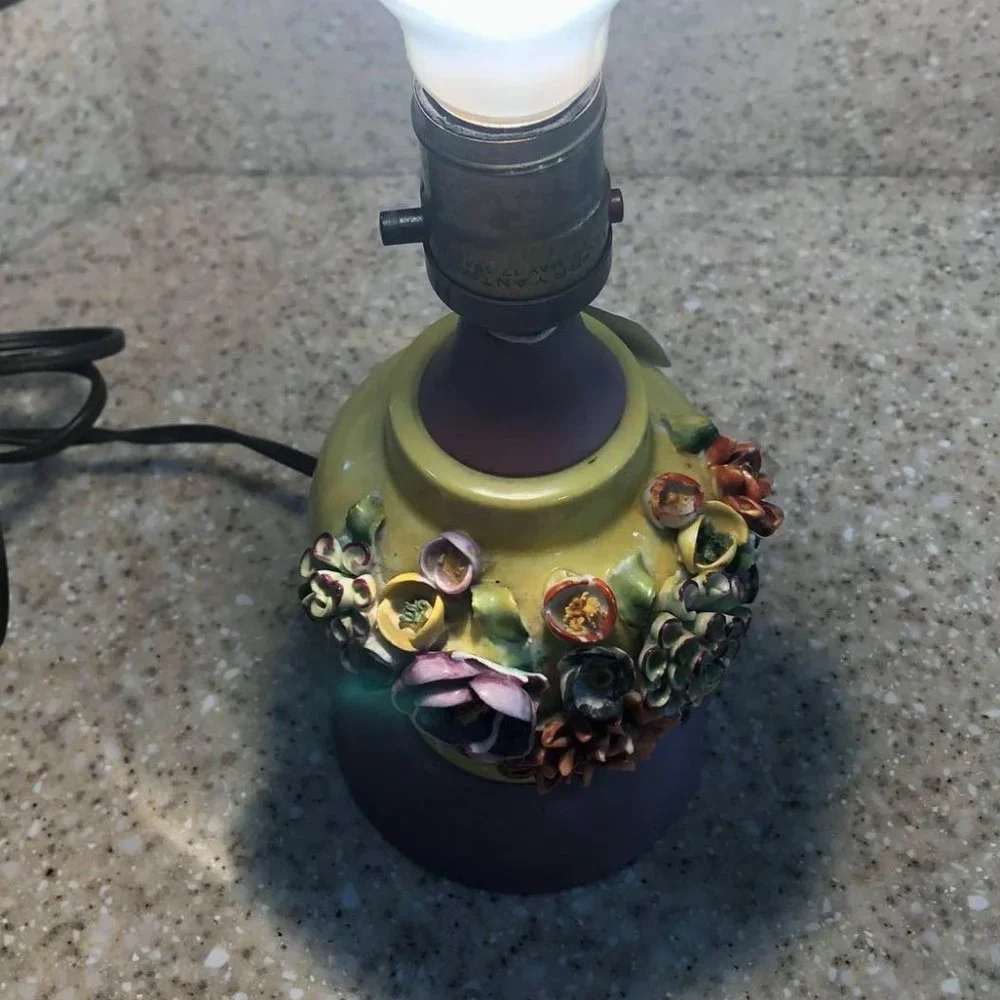 MCM porcelain floral boudoir lamp - Picture 9 of 11